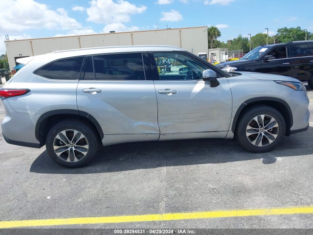 Toyota Highlander Xle 2022 5TDGZRAH8NS107699 Image 6