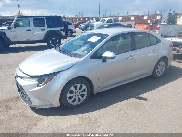 Toyota COROLLA LE 2022 JTDEPMAE4NJ224327 Image 2