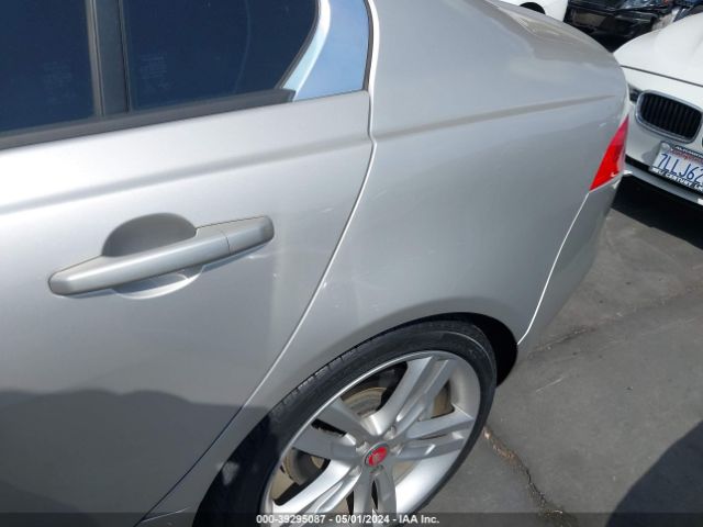 SAJAD4BV1HCP11596 Jaguar Xe 35t Premium