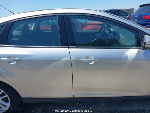Ford FOCUS SE 2017 1FADP3F29HL211107 Image 13