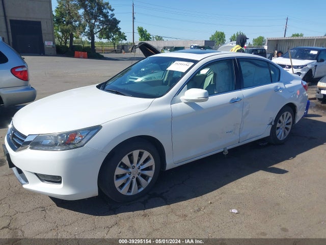 Honda Accord Touring 2015 1HGCR3F94FA028799 Image 2