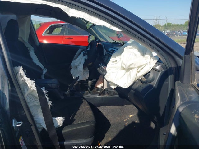 Toyota RAV4 LE 2017 JTMBFREV7HJ125129 Image 5