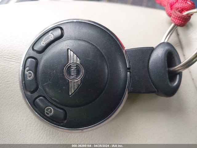 2011 MINI COOPER WMWZN3C57BTZ89396 Photo 10