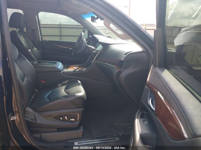 1GYS3BKJ7KR152979 Cadillac Escalade Luxury
