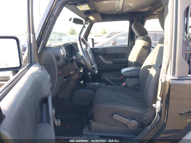 1C4AJWAGXGL304686 Jeep Wrangler Sport