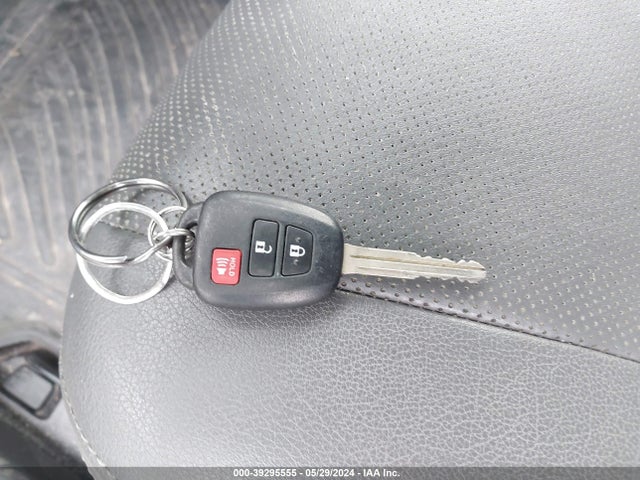 Toyota Prius C One 2015 JTDKDTB32F1579078 Image 11