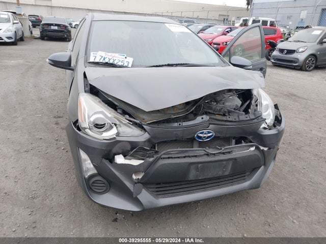Toyota Prius C One 2015 JTDKDTB32F1579078 Image 12