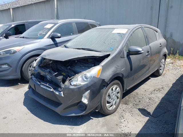 Toyota Prius C One 2015 JTDKDTB32F1579078 Image 2