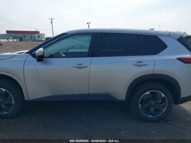 JN8BT3BB4RW422979 Nissan Rogue Sv Intelligent Awd