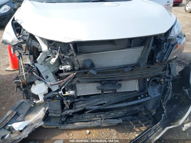 JN8BT3BB4RW422979 Nissan Rogue Sv Intelligent Awd
