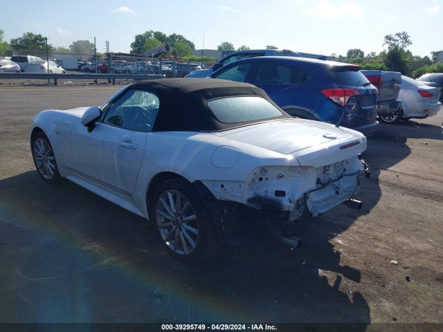2017 FIAT 124 SPIDER JC1NFAEK5H0129428 Photo 2