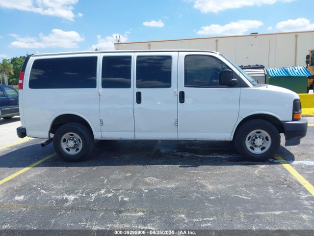 Chevrolet Express 2500 Work Van 2017 1GCWGAFF7H1308179 Image 13