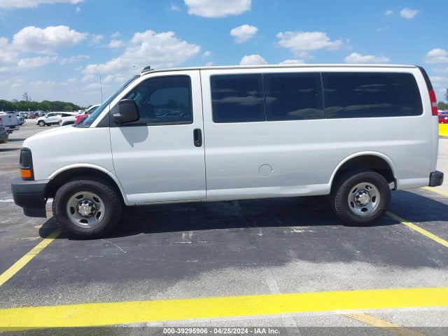 Chevrolet Express 2500 Work Van 2017 1GCWGAFF7H1308179 Image 14