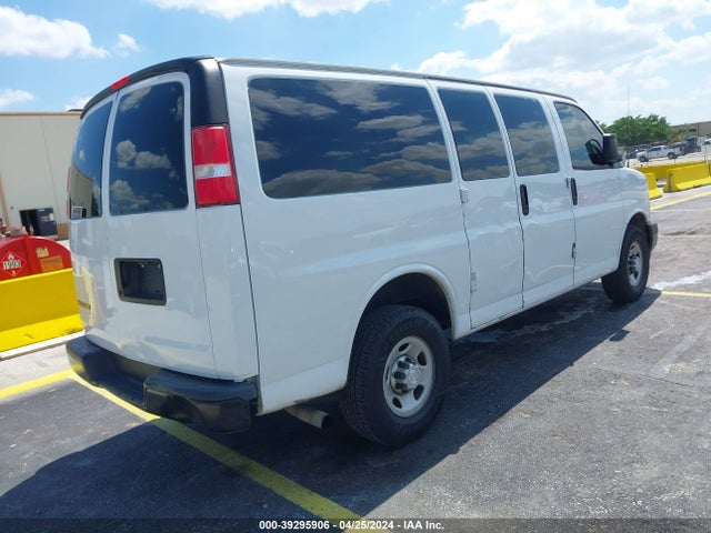 Chevrolet Express 2500 Work Van 2017 1GCWGAFF7H1308179 Image 4