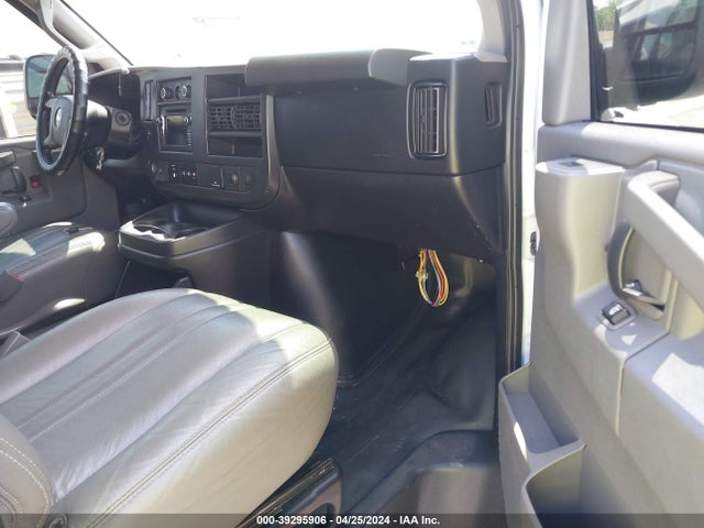 Chevrolet Express 2500 Work Van 2017 1GCWGAFF7H1308179 Image 5