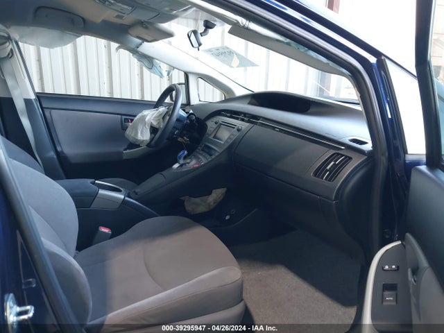 Toyota Prius Two 2014 JTDKN3DUXE1742447 Image 5