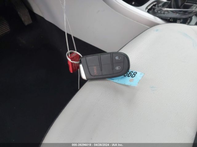 3C4NJCBB8JT494664 Jeep Compass Sun And Wheel Fwd