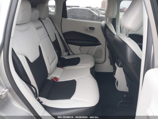 3C4NJCBB8JT494664 Jeep Compass Sun And Wheel Fwd