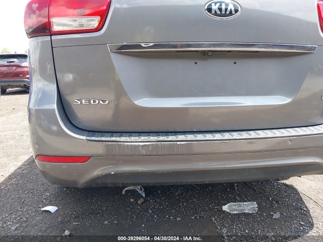 KIA SEDONA LX 2017 KNDMB5C10H6327052 Image 17