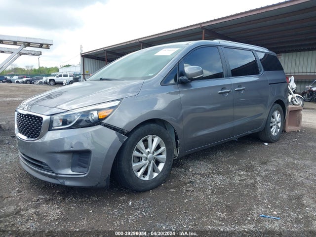 KIA SEDONA LX 2017 KNDMB5C10H6327052 Image 2