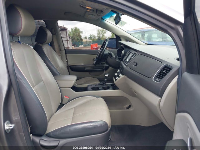KIA SEDONA LX 2017 KNDMB5C10H6327052 Image 5