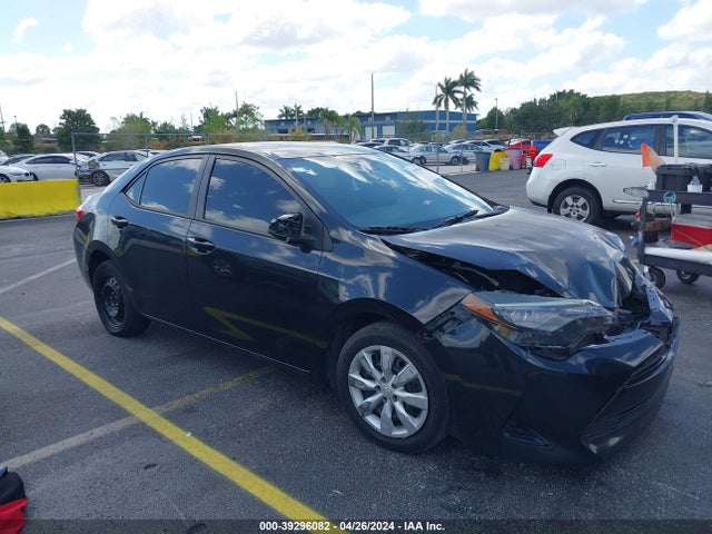 Toyota COROLLA LE 2018 5YFBURHE8JP755955 zdjęcie główne