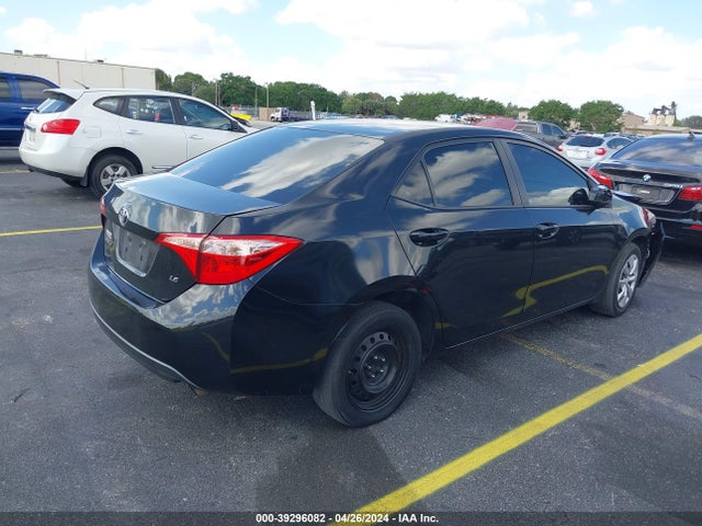 Toyota COROLLA LE 2018 5YFBURHE8JP755955 Image 4