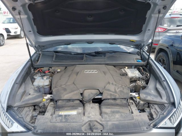WA1CVAF1XKD025885 Audi Q8 55 Premium