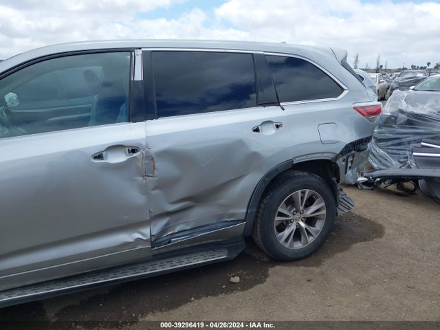 Toyota Highlander Le Plus V6 2015 5TDZKRFH1FS060894 Image 6