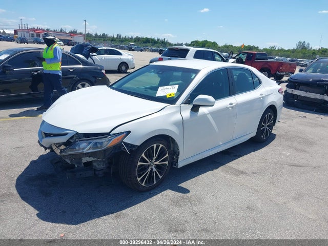 Toyota CAMRY SE 2018 4T1B11HK5JU574049 Image 2