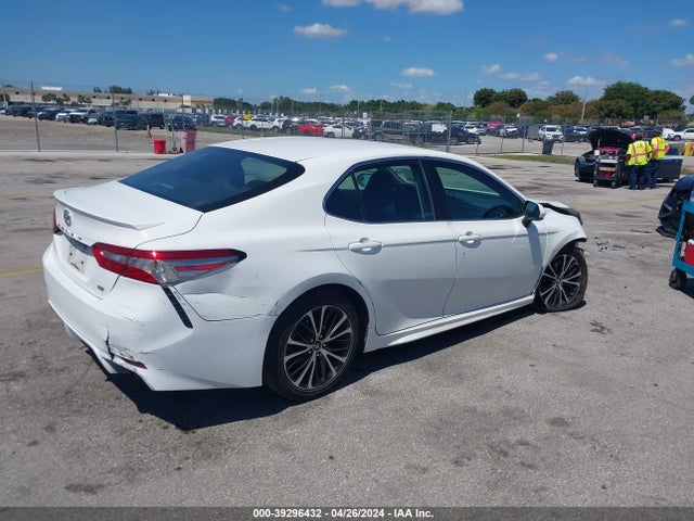 Toyota CAMRY SE 2018 4T1B11HK5JU574049 Image 4