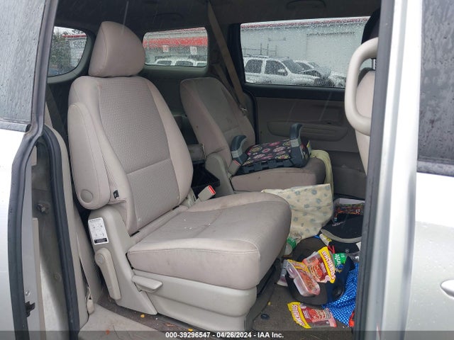 KIA SEDONA LX 2017 KNDMB5C14H6243445 Image 8
