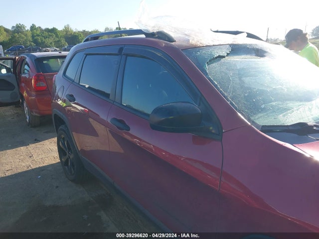 1C4PJMASXHW587285 Jeep Cherokee Altitude 4x4