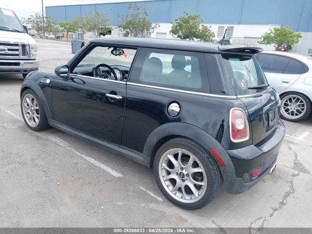 2009 MINI COOPER S WMWMF73569TT98405 Photo 2