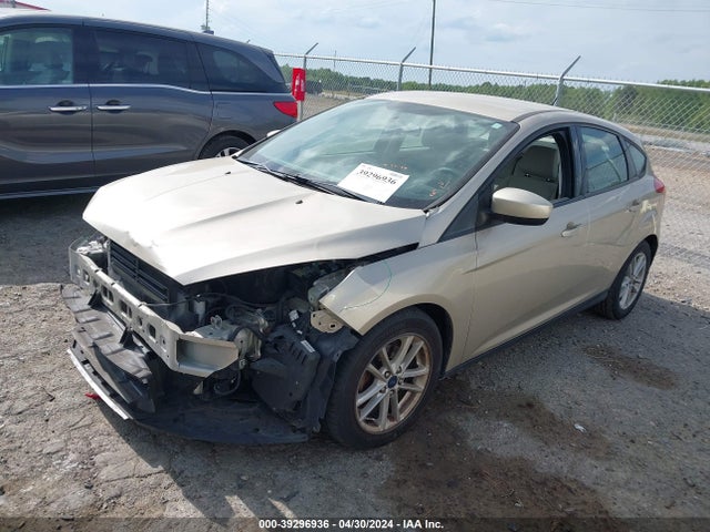 Ford FOCUS SE 2018 1FADP3K24JL265037 Image 2