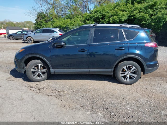 Toyota Rav4 Xle 2018 JTMRFREV7JJ243668 Image 15