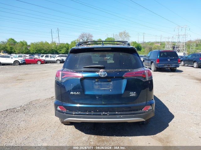 Toyota Rav4 Xle 2018 JTMRFREV7JJ243668 Image 17