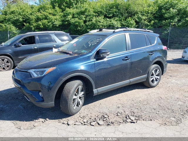 Toyota Rav4 Xle 2018 JTMRFREV7JJ243668 Image 2