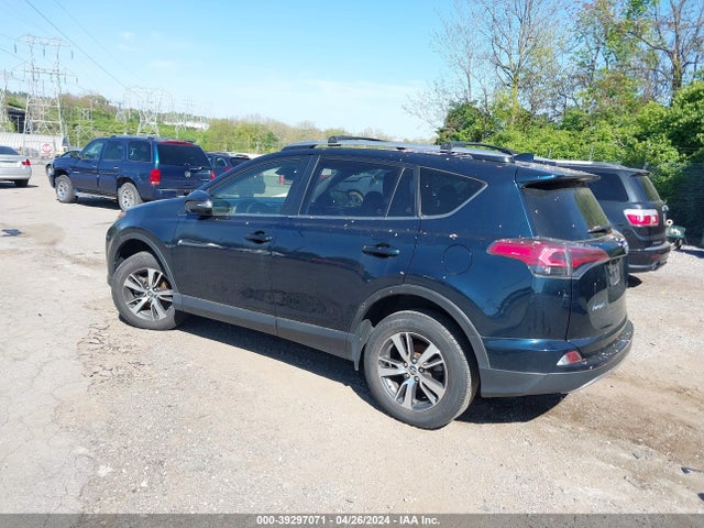 Toyota Rav4 Xle 2018 JTMRFREV7JJ243668 Image 3
