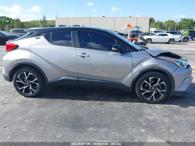 Toyota C-HR XLE 2019 NMTKHMBX9KR073904 Image 13