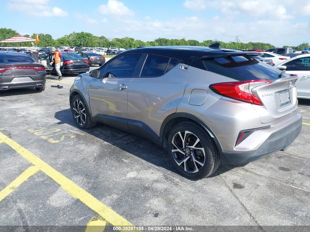 Toyota C-HR XLE 2019 NMTKHMBX9KR073904 Image 3