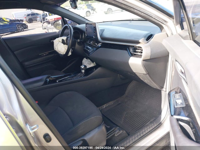 Toyota C-HR XLE 2019 NMTKHMBX9KR073904 Image 5