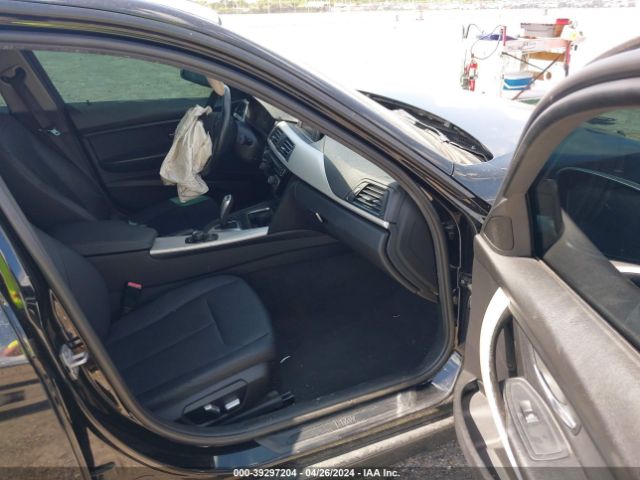 WBA8E5G53JNV01825 BMW 320i Xdrive
