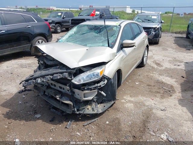 Ford Focus Titanium 2018 1FADP3N29JL229601 Image 2