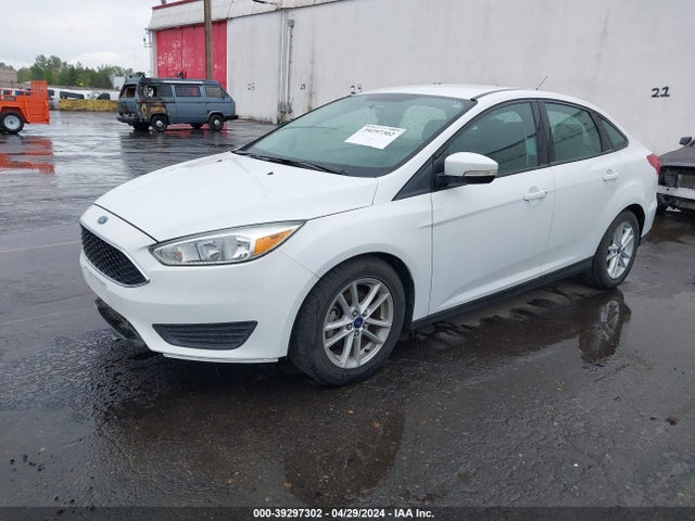 Ford FOCUS SE 2015 1FADP3F20FL243943 Image 2