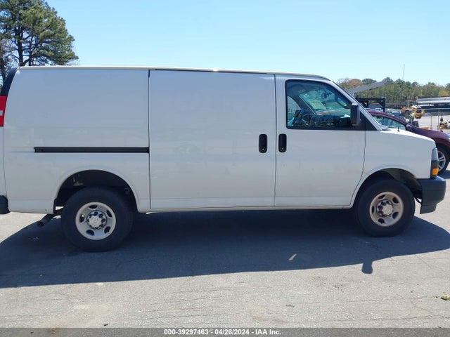 Chevrolet Express 2500 Work Van 2018 1GCWGAFPXJ1299542 Image 13