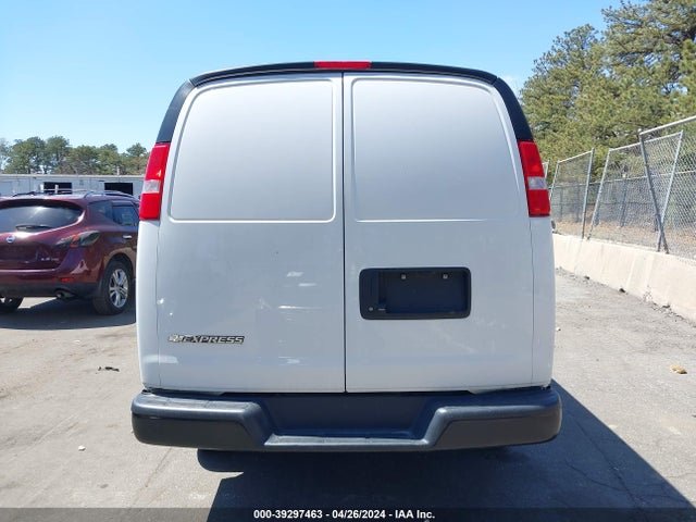Chevrolet Express 2500 Work Van 2018 1GCWGAFPXJ1299542 Image 16