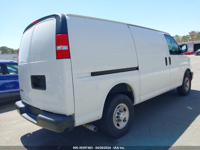 Chevrolet Express 2500 Work Van 2018 1GCWGAFPXJ1299542 Image 4