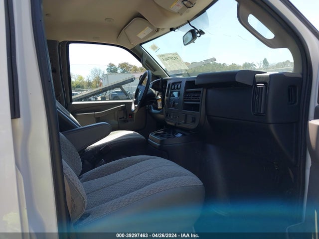 Chevrolet Express 2500 Work Van 2018 1GCWGAFPXJ1299542 Image 5