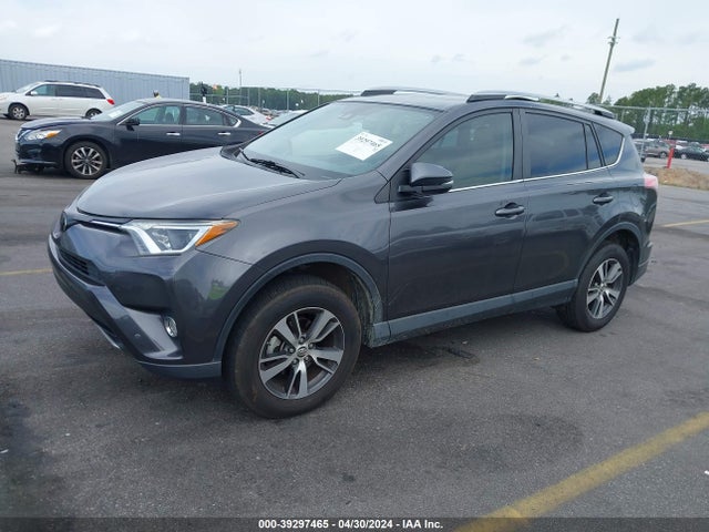 Toyota Rav4 Xle 2018 JTMWFREV9JJ153618 Image 2